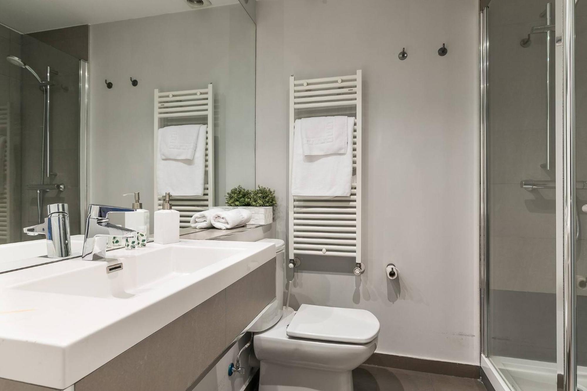Castellana Suites Madrid Kültér fotó